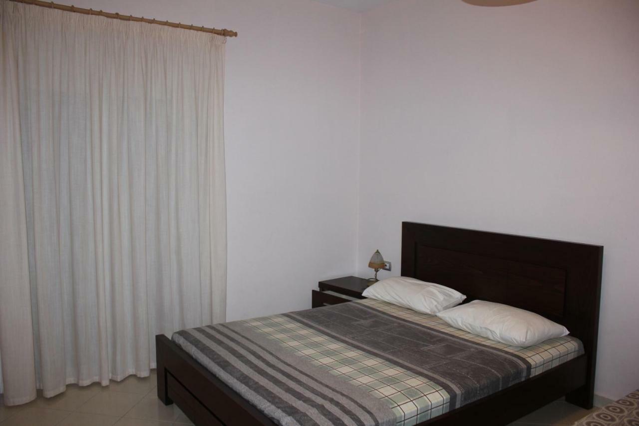 Sofapartments Sarandë Esterno foto
