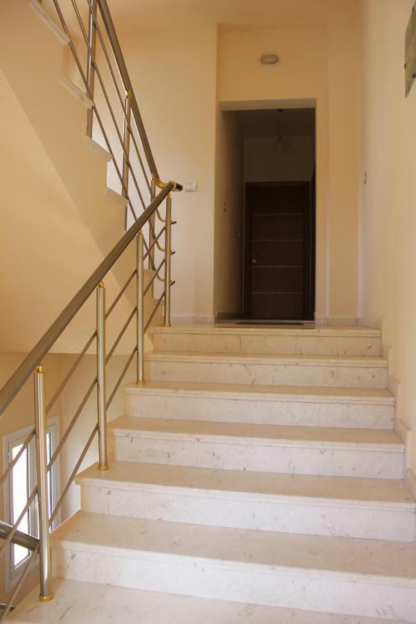 Sofapartments Sarandë Esterno foto